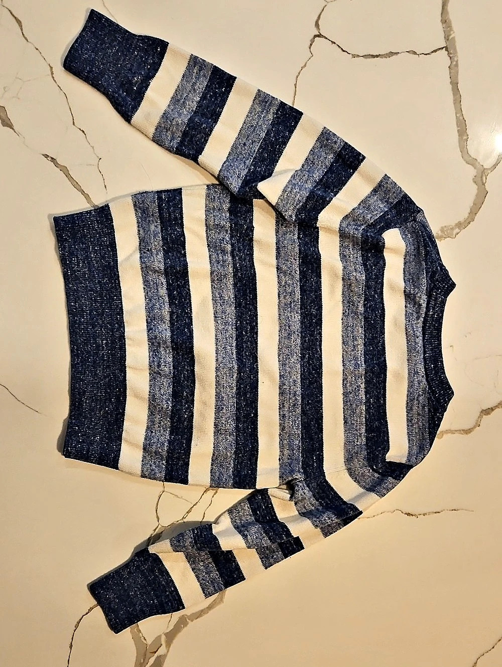 Kids GAP Striped Sweater in Blue & White. Size 5.